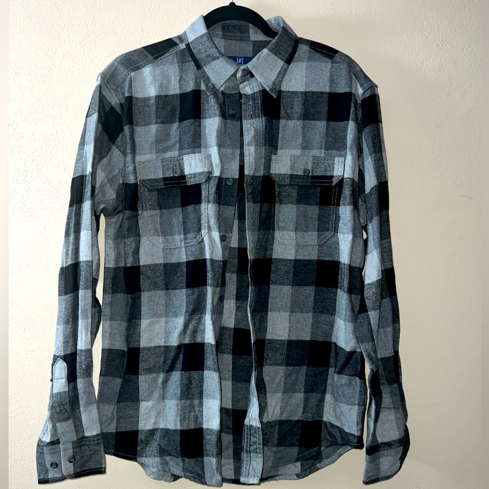 George, size M, black and grey flannel, long sleeve, button down